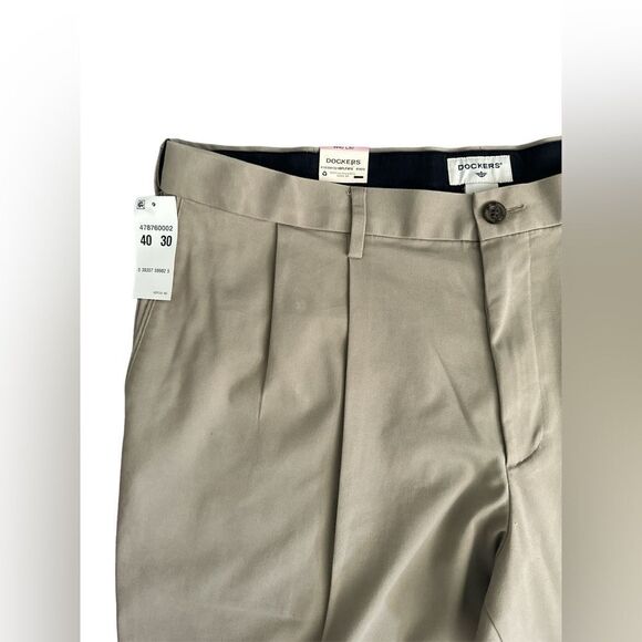 Dockers khaki relaxed fit pleated permanent crease comfort waistband NWT W40/L30 - Picture 6 of 6
